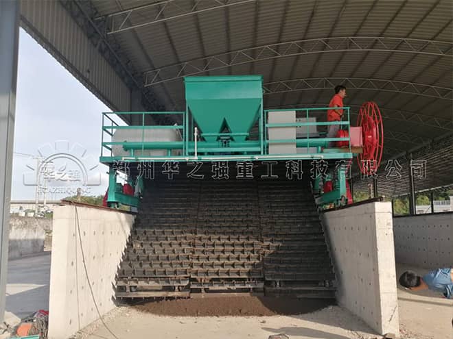 雞糞發(fā)酵翻拋機(jī)翻拋高度及建槽注意事項(xiàng)