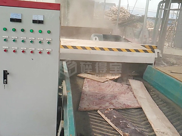 模板破碎生產線現(xiàn)場